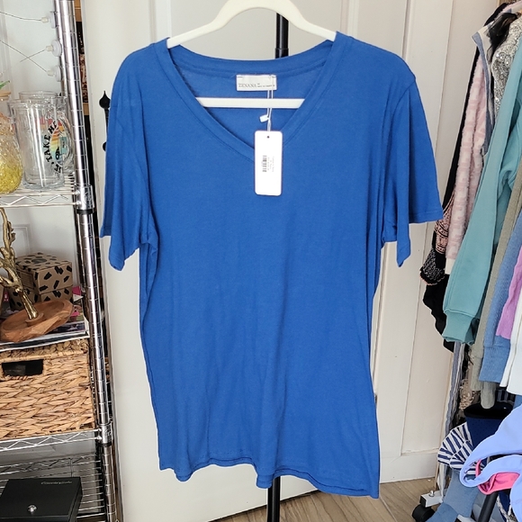 Zenana Outfitters Tops - Zenana Outfitters Royal Blue V-Neck Short Sleeve Tee
